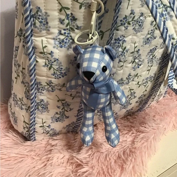 NWT Nanette Lepore Blue & White Quilted Floral Tote W/Gingham Mini Pouch + Charm - Picture 2 of 8